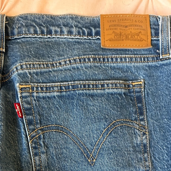 Levi’s Wedgie Slim Straight Ripped Jeans - Picture 12 of 14